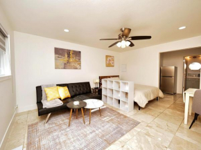 Molivu Homes Studio - PetFriendly - King Bed - W-D